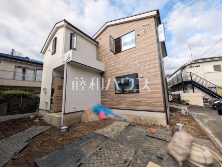 外観 【日野市南平2丁目】
足場が外れて実際の外観が見えてきました。完成までもう少しです。 /撮影日2026/09/18