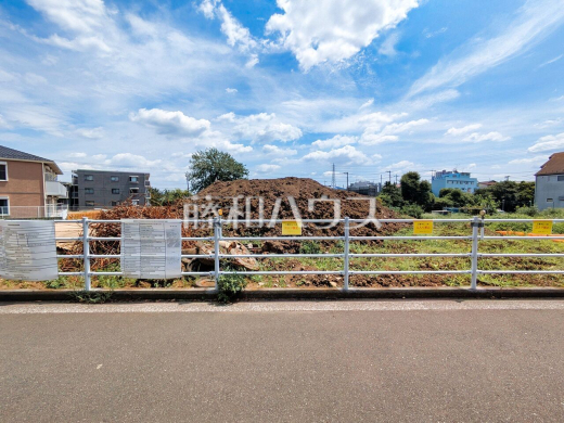 現場風景【東久留米市新川町1丁目】 物件の事、諸費用の事など、小さな疑問もお気軽にご連絡・ご相談下さい