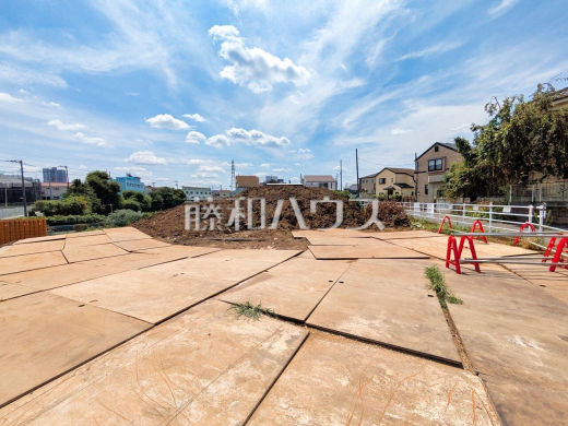 現場風景【東久留米市新川町1丁目】 建物のプレゼンをさせていただきますので、実際の完成イメージを思い描いていただくことができます。お気軽にお問合せ下さい。