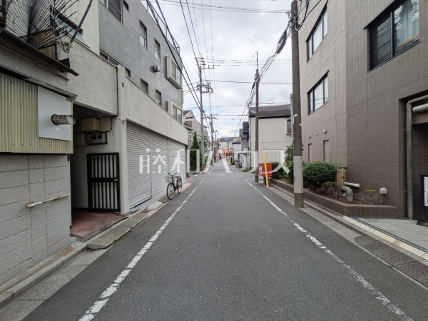 接道状況および現場風景 【中野区中央5丁目】 接道状況および現場風景 【中野区中央5丁目】