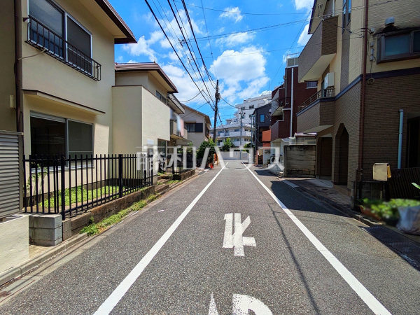 接道状況および現場風景(現況:古屋有) 【中野区新井4丁目】 接道状況および現場風景(現況:古屋有) 【中野区新井4丁目】