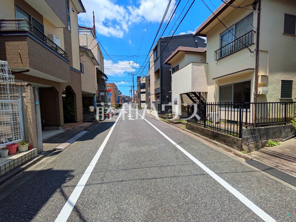 接道状況および現場風景(現況:古屋有) 【中野区新井4丁目】 接道状況および現場風景(現況:古屋有) 【中野区新井4丁目】