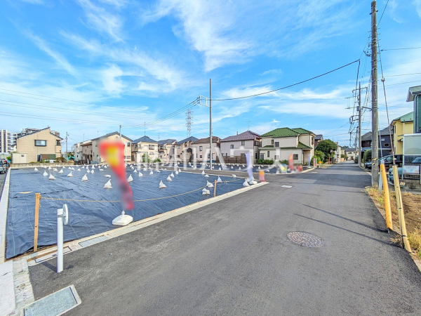 接道状況および現場風景 【武蔵村山市伊奈平5丁目】 接道状況および現場風景 【武蔵村山市伊奈平5丁目】