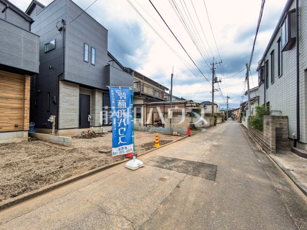 接道状況および現場風景 【志木市柏町2丁目】 ここに住む方を想像して、着々と建築しております! 接道状況および現場風景 【志木市柏町2丁目】 ここに住む方を想像して、着々と建築しております!