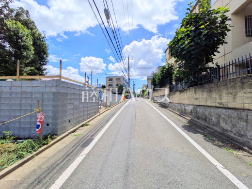 接道状況および現場風景 【杉並区上井草2丁目】お住まい探しは、家の良し悪しだけでなく周辺環境も重要なポイントです。ぜひ一度お客様の目でご覧ください。