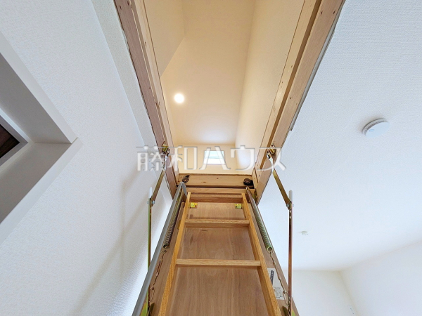 小屋裏収納・階段 【多摩市一ノ宮4丁目】 小屋裏収納・階段 【多摩市一ノ宮4丁目】
