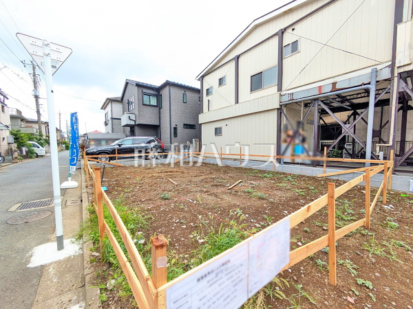 リビングに隣接する居室の引き戸を開ければさらに開放感が広がります♪ 【新座市畑中1丁目】 リビングに隣接する居室の引き戸を開ければさらに開放感が広がります♪ 【新座市畑中1丁目】