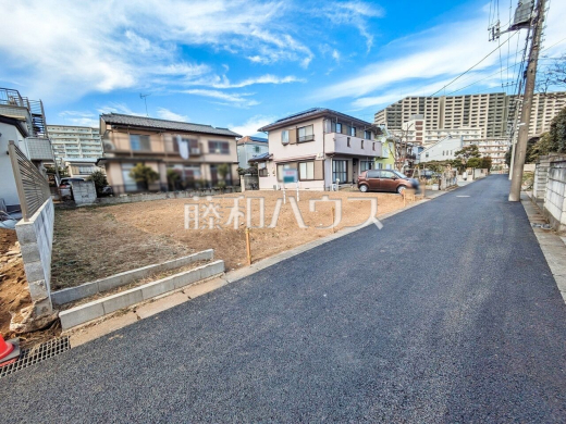 接道状況および現場風景 見学はしたいけど、なかなか時間が取れない・・・そんな方に出勤前や仕事終わりにマイホームを見学できるサポートをいたします。【西東京市緑町2丁目】