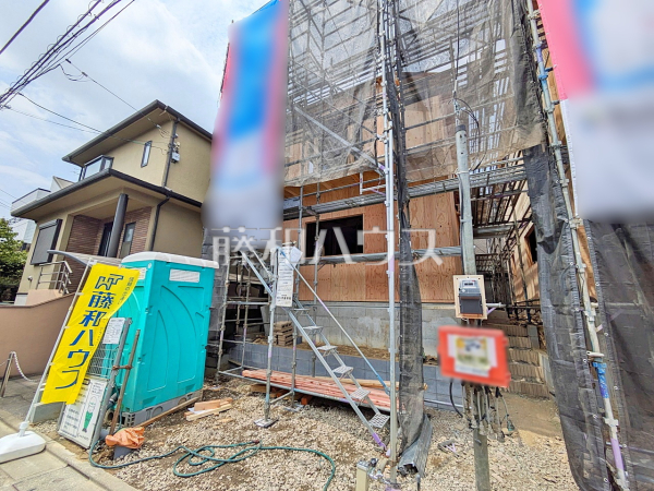 ≪2号棟 外観≫ご家族が揃うリビングは、南からの暖かい日差しが射し込む2Fに配置しました。 【府中市小柳町5丁目】 ≪2号棟 外観≫ご家族が揃うリビングは、南からの暖かい日差しが射し込む2Fに配置しました。 【府中市小柳町5丁目】