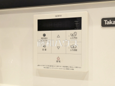 給湯機追焚き機能付きなので、生活時間の違う家族に便利です。 給湯機追焚き機能付きなので、生活時間の違う家族に便利です。