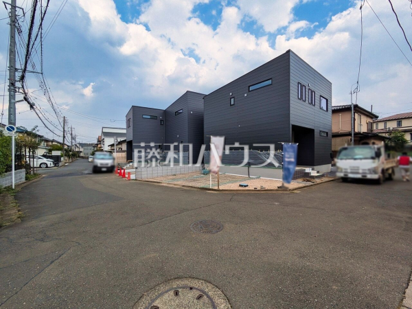 接道状況および現場風景 【所沢市小手指南2丁目】 順調に工事が進んでいます。実際の街並みの様子が段々見えて参りました。ぜひ実際に現地をご見学下さいませ。 接道状況および現場風景 【所沢市小手指南2丁目】 順調に工事が進んでいます。実際の街並みの様子が段々見えて参りました。ぜひ実際に現地をご見学下さいませ。