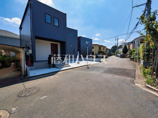 2号棟 接道状況および現場風景 【所沢市小手指南2丁目】 見学はしたいけど、なかなか時間が取れない・・・そんな方に出勤前や仕事終わりにマイホームを見学できるサポートをいたします。 2号棟 接道状況および現場風景 【所沢市小手指南2丁目】 見学はしたいけど、なかなか時間が取れない・・・そんな方に出勤前や仕事終わりにマイホームを見学できるサポートをいたします。