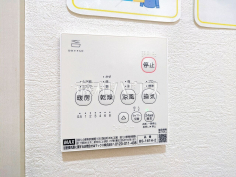 24時間換気システム 24時間換気システムにより、花粉・PM2.5などの微小粒子物質の侵入を防ぎ、快適な室内を保ちます。
24時間換気システム 24時間換気システムにより、花粉・PM2.5などの微小粒子物質の侵入を防ぎ、快適な室内を保ちます。