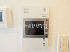 TVモニター付きインターホン 【プレシス豊田レジデンス】訪問者がわかるTVモニター付インターホンは、お子様のお留守番にも活躍するかも?! TVモニター付きインターホン 【プレシス豊田レジデンス】訪問者がわかるTVモニター付インターホンは、お子様のお留守番にも活躍するかも?!