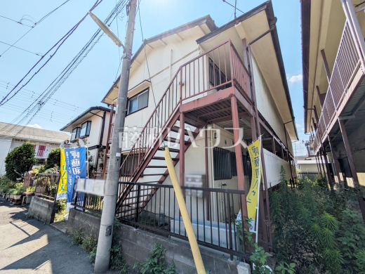 ≪現地写真(上物有)≫つつじヶ丘駅より徒歩4分、この恵まれたロケーションによる幸福感は、毎朝の通勤時にしっかりと感じられるのではないでしょうか。 【調布市西つつじケ丘4丁目】