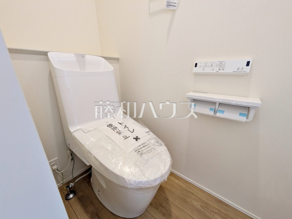 2号棟 トイレ 【日野市大字日野】温水洗浄機能付きトイレで清潔にご使用いただけます。 2号棟 トイレ 【日野市大字日野】温水洗浄機能付きトイレで清潔にご使用いただけます。