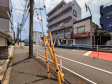 接道状況および現場風景(現況:古屋有) 【東久留米市大門町1丁目】 建物のプレゼンをさせていただきますので、実際の完成イメージを思い描いていただくことができます。お気軽にお問合せ下さい。 接道状況および現場風景(現況:古屋有) 【東久留米市大門町1丁目】 建物のプレゼンをさせていただきますので、実際の完成イメージを思い描いていただくことができます。お気軽にお問合せ下さい。