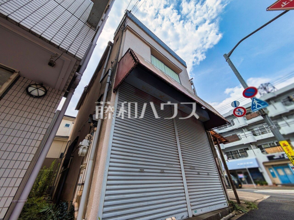 現地写真(現況:古屋有) 【東久留米市大門町1丁目】 物件の事、諸費用の事など、小さな疑問もお気軽にご連絡・ご相談下さい。 現地写真(現況:古屋有) 【東久留米市大門町1丁目】 物件の事、諸費用の事など、小さな疑問もお気軽にご連絡・ご相談下さい。