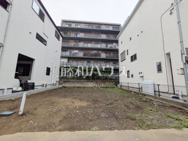 きれいに整備された敷地。これから夢の新邸がここに建ちます。 【和光市新倉2丁目】 きれいに整備された敷地。これから夢の新邸がここに建ちます。 【和光市新倉2丁目】