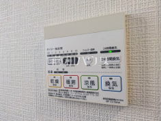 浴室換気乾燥暖房機幼い子供がいると汚れものが多く、いつでも洗濯物を干せるのが嬉しい浴室換気乾燥機! 浴室換気乾燥暖房機幼い子供がいると汚れものが多く、いつでも洗濯物を干せるのが嬉しい浴室換気乾燥機!