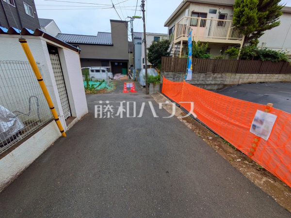 接道状況および現場風景 【世田谷区代沢2丁目】 接道状況および現場風景 【世田谷区代沢2丁目】