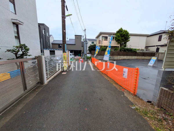 接道状況および現場風景 【世田谷区代沢2丁目】 接道状況および現場風景 【世田谷区代沢2丁目】