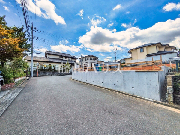 接道状況および現場風景 【八王子市丸山町】 建物のプレゼンをさせていただきますので、実際の完成イメージを思い描いていただくことができます。お気軽にお問合せ下さい。 接道状況および現場風景 【八王子市丸山町】 建物のプレゼンをさせていただきますので、実際の完成イメージを思い描いていただくことができます。お気軽にお問合せ下さい。