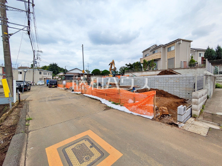 接道状況および現場風景 【東久留米市南沢3丁目】 平日のご案内も可能です。まずはお気軽にお問合せ下さいませ。 /撮影日2026/07/06