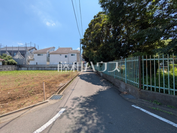 接道状況および現場風景 【日野市多摩平6丁目】 接道状況および現場風景 【日野市多摩平6丁目】