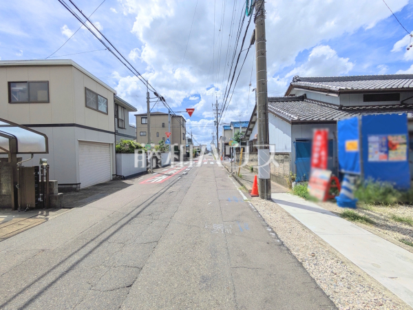 接道状況および現場風景 【北名古屋市高田寺東の川】 接道状況および現場風景 【北名古屋市高田寺東の川】