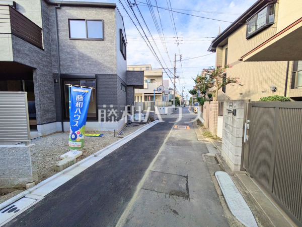 接道状況および現場風景 【杉並区下高井戸4丁目】 接道状況および現場風景 【杉並区下高井戸4丁目】