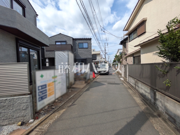 接道状況および現場風景 【杉並区下高井戸4丁目】 接道状況および現場風景 【杉並区下高井戸4丁目】
