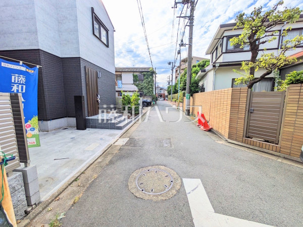 接道状況および現場風景 【杉並区下高井戸4丁目】 接道状況および現場風景 【杉並区下高井戸4丁目】