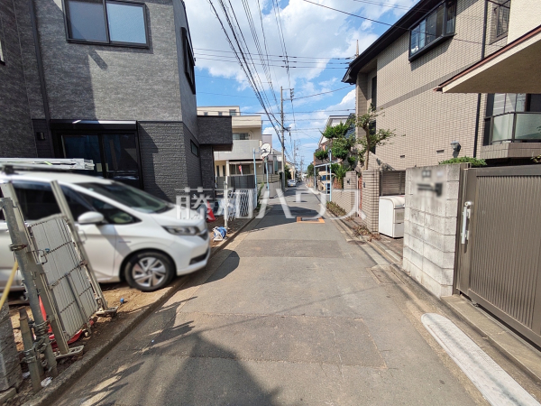 接道状況および現場風景 【杉並区下高井戸4丁目】 接道状況および現場風景 【杉並区下高井戸4丁目】