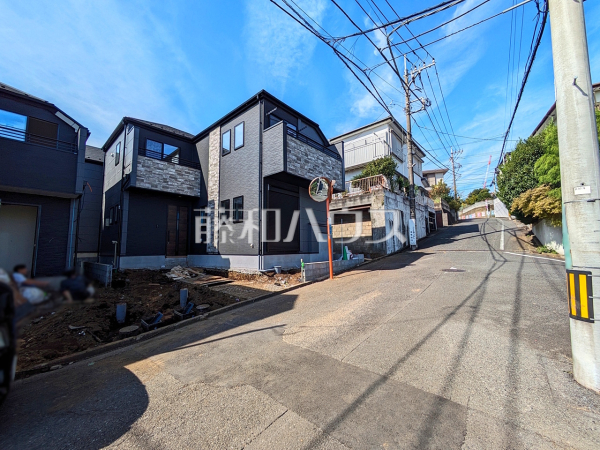 接道状況および現場風景 【日野市旭が丘1丁目】 接道状況および現場風景 【日野市旭が丘1丁目】