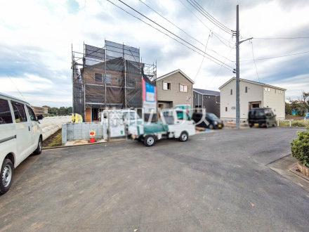 接道状況および現場風景 【清瀬市下清戸4丁目】 周辺は落ち着いた雰囲気で、小さなお子様がいるご家庭も安心です。 /撮影日2026/10/02