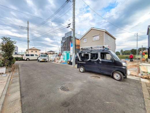 接道状況および現場風景 【清瀬市下清戸4丁目】実際の街並みの様子が段々見えて参りました。ぜひ実際に現地をご見学下さいませ。