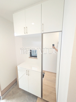 A号棟 玄関収納 【三鷹市新川4丁目】/撮影日2026/08/21