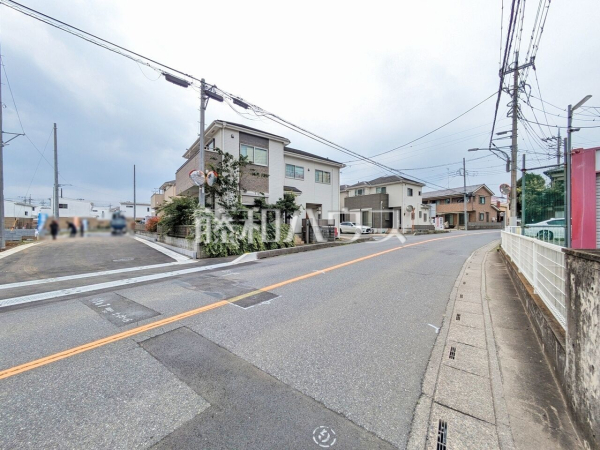 接道状況および現場風景 【富士見市羽沢2丁目】 接道状況および現場風景 【富士見市羽沢2丁目】