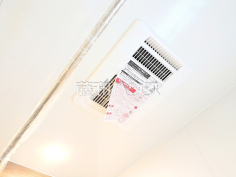 1号棟 浴室換気乾燥機 【朝霞市溝沼6丁目】幼い子供がいると汚れものが多く、いつでも洗濯物を干せるのが嬉しい浴室換気乾燥機! 1号棟 浴室換気乾燥機 【朝霞市溝沼6丁目】幼い子供がいると汚れものが多く、いつでも洗濯物を干せるのが嬉しい浴室換気乾燥機!
