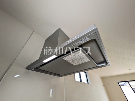 レンジフード 【立川市砂川町1丁目】 お手入れのしやすいレンジフードは見た目もスッキリしていて、料理時の油煙やニオイを効率的に外に出せます。/撮影日2026/07/23