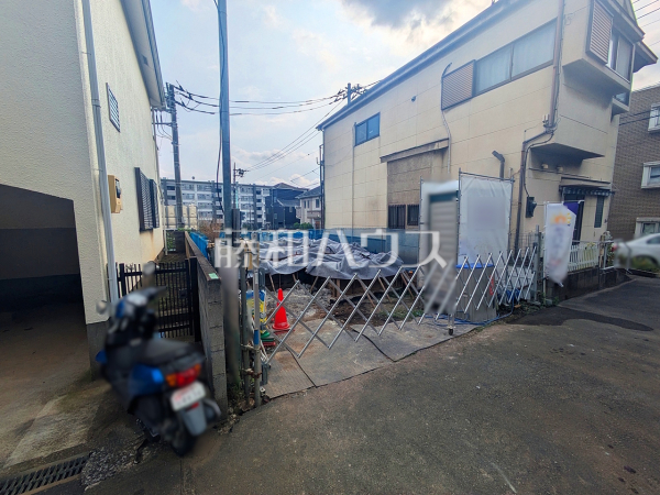 接道状況および現場風景 【調布市西つつじケ丘4丁目】 接道状況および現場風景 【調布市西つつじケ丘4丁目】