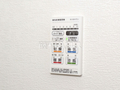 24時間換気システム 24時間換気システムにより、花粉・PM2.5などの微小粒子物質の侵入を防ぎ、快適な室内を保ちます。
24時間換気システム 24時間換気システムにより、花粉・PM2.5などの微小粒子物質の侵入を防ぎ、快適な室内を保ちます。
