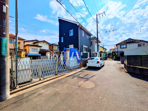 ≪接道状況≫分譲地周辺は一戸建住宅が建ち並ぶ閑静な住宅街となっており車の通りも少なく安心してお住まい頂ける環境が広がっております。 【府中市若松町3丁目】 ≪接道状況≫分譲地周辺は一戸建住宅が建ち並ぶ閑静な住宅街となっており車の通りも少なく安心してお住まい頂ける環境が広がっております。 【府中市若松町3丁目】