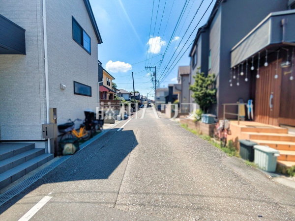接道状況および現場風景 【東久留米市前沢4丁目】 物件の事、諸費用の事など、小さな疑問もお気軽にご連絡・ご相談下さい。 接道状況および現場風景 【東久留米市前沢4丁目】 物件の事、諸費用の事など、小さな疑問もお気軽にご連絡・ご相談下さい。