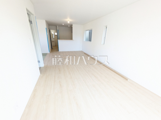 リビング 【西春日井郡豊山町大字豊場字新栄】