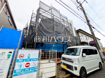 ≪現地外観≫大きなソファーを置いても圧迫感がない約20.5帖の広々LDKプラン【府中市西原町4丁目】/撮影日2026/09/11