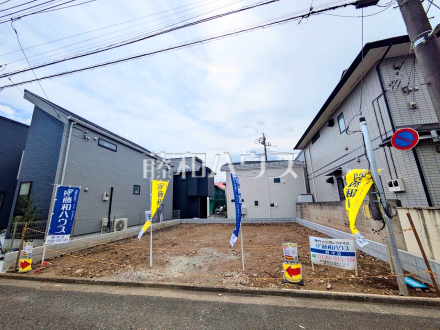 ≪現地外観≫ 2台駐車可能なカースペース(車種による)は、車を置かない際には自転車を置いたり、フリースペースとしても有効活用できます。【府中市西原町4丁目】/撮影日2026/08/21