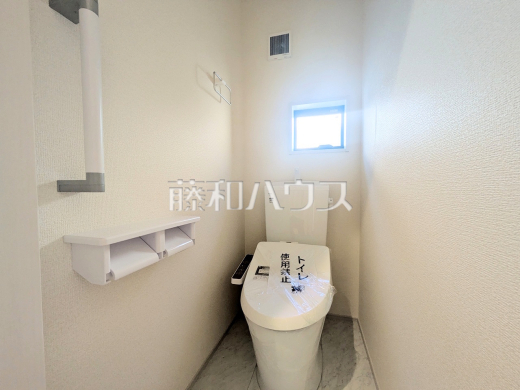 温水洗浄便機能付きトイレ 温水洗浄便機能付きトイレで清潔にご使用いただけます。