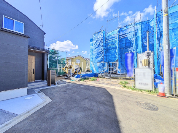 接道状況および現場風景 【多摩市落川】 接道状況および現場風景 【多摩市落川】